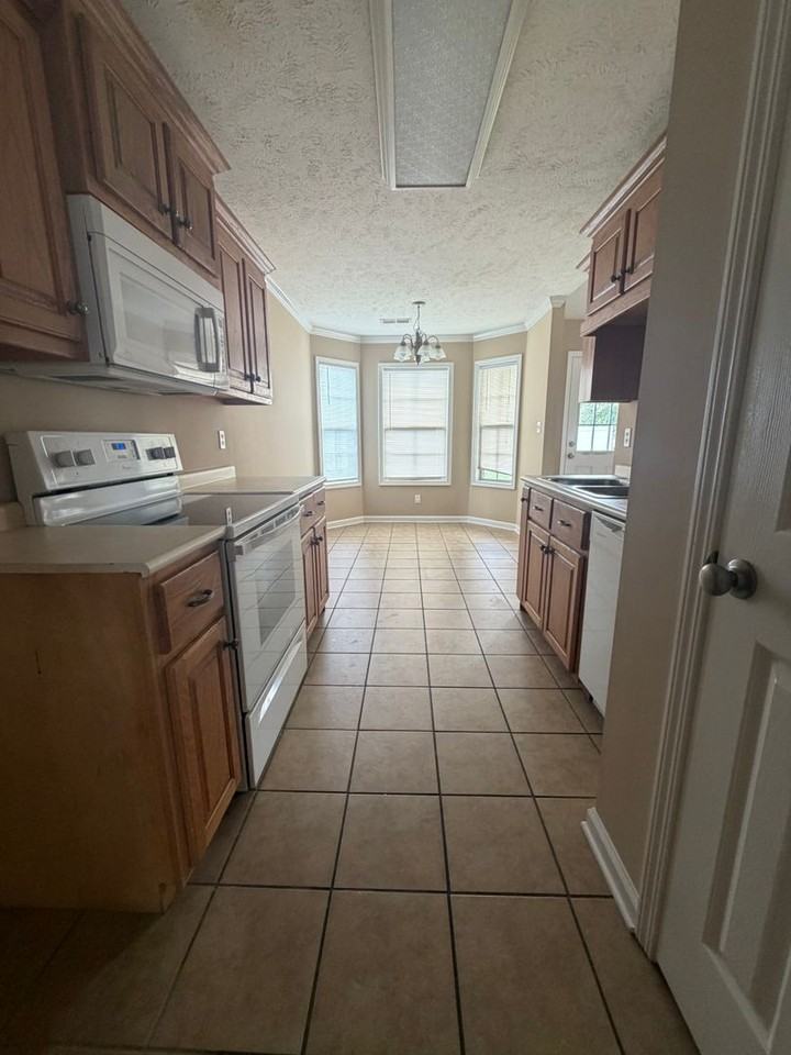 41 Cedarbrook Pl - Photo 3 of 12