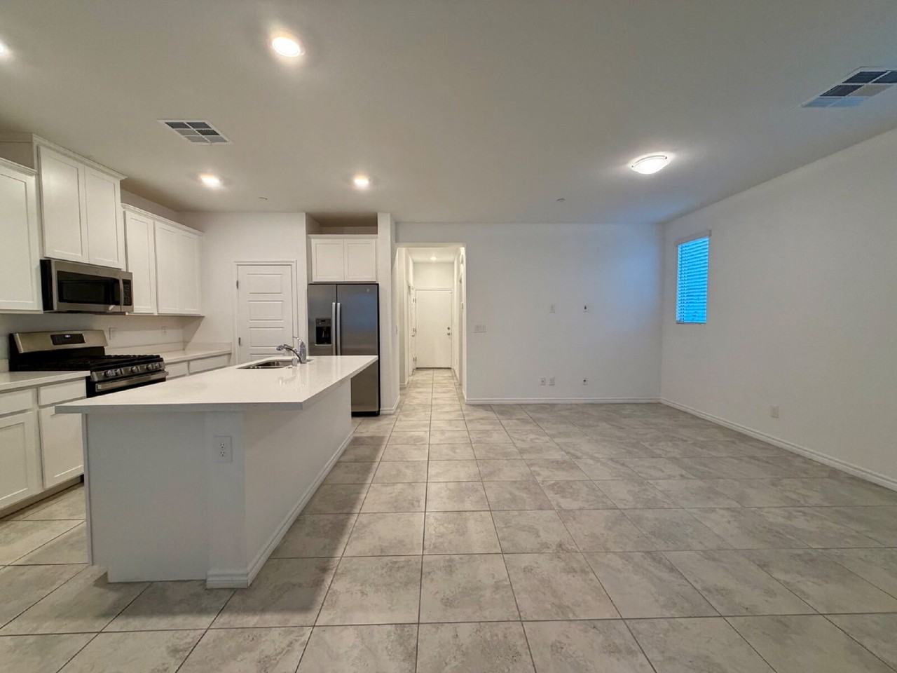 6486 Silver Estates Ave - Photo 6 of 50
