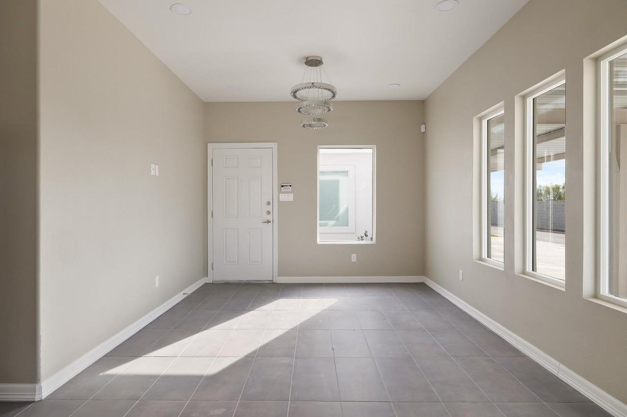 3504 Frio Ave - Photo 5 of 19