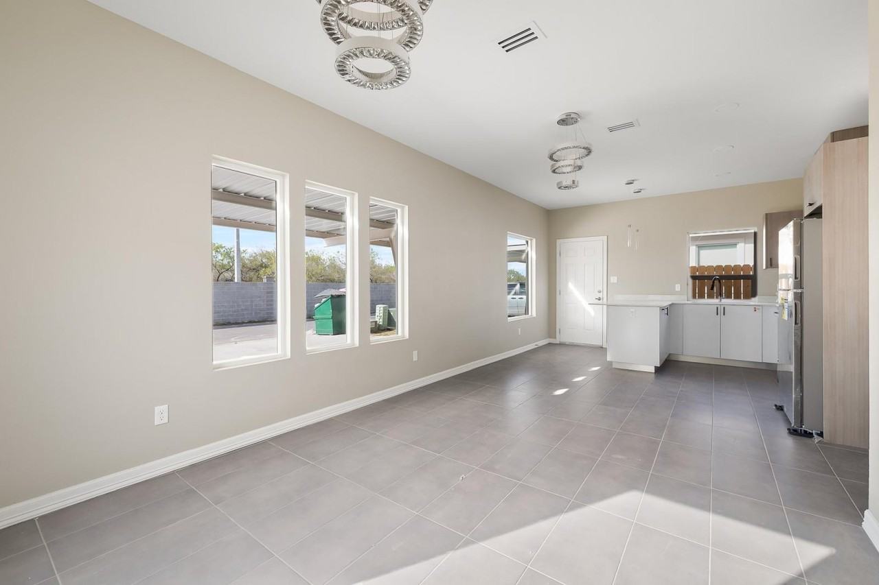 3504 Frio Ave - Photo 7 of 19