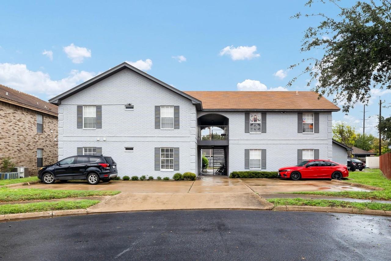 417 E Ulex Ave Apt 1 - Photo 3 of 14