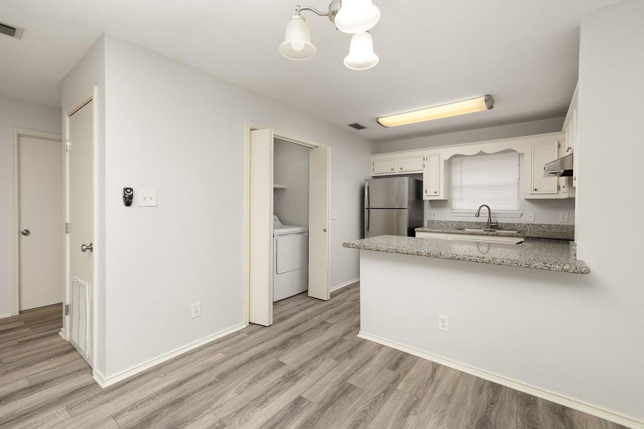 417 E Ulex Ave Apt 1 - Photo 6 of 14