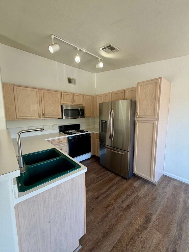 8469 Little Rock Way #204 - Photo 4 of 16