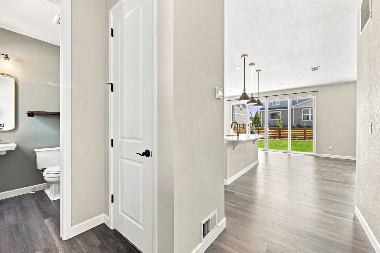 728 Gold Hill Dr - Photo 4 of 36