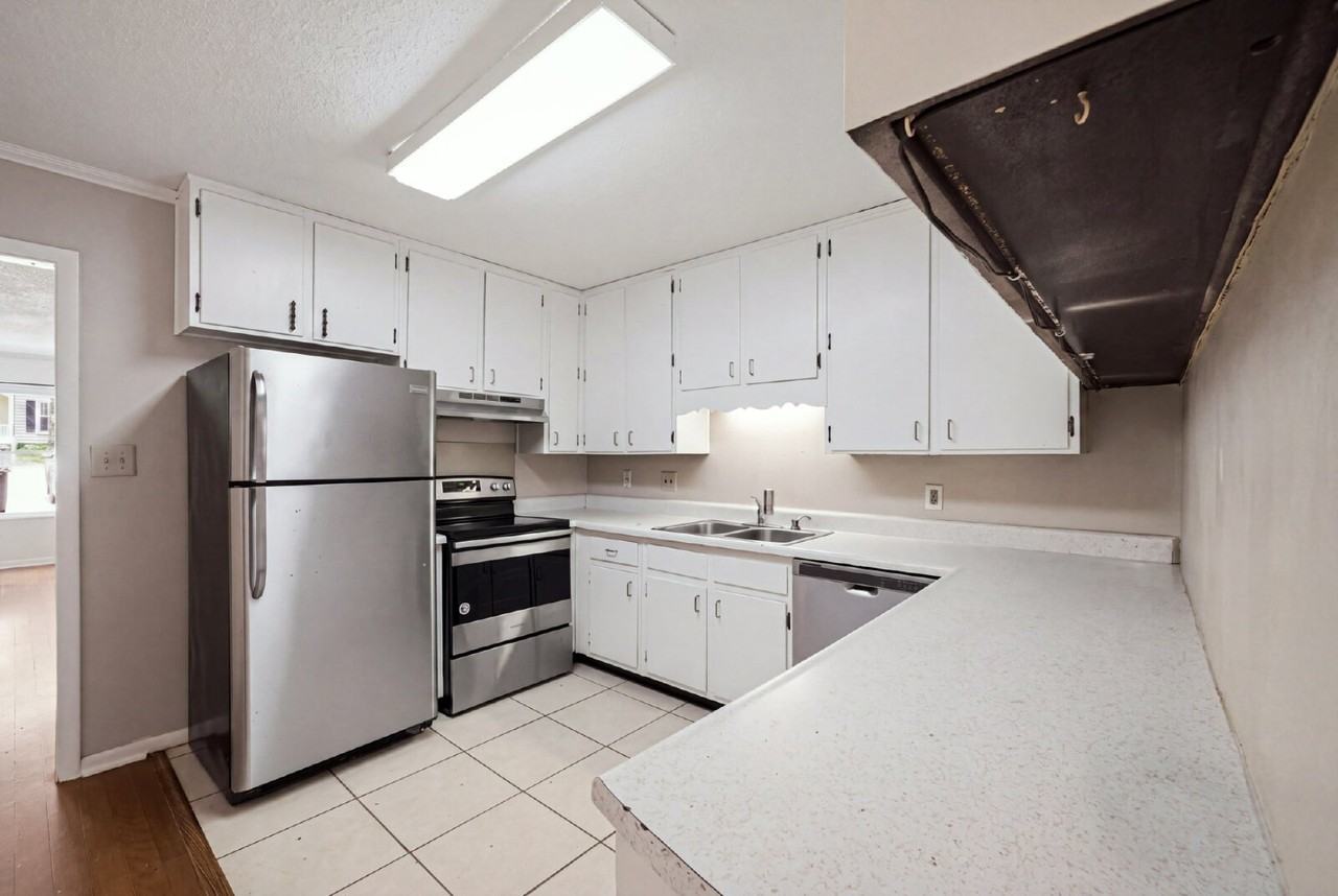 733 E College Ave - Photo 6 of 27
