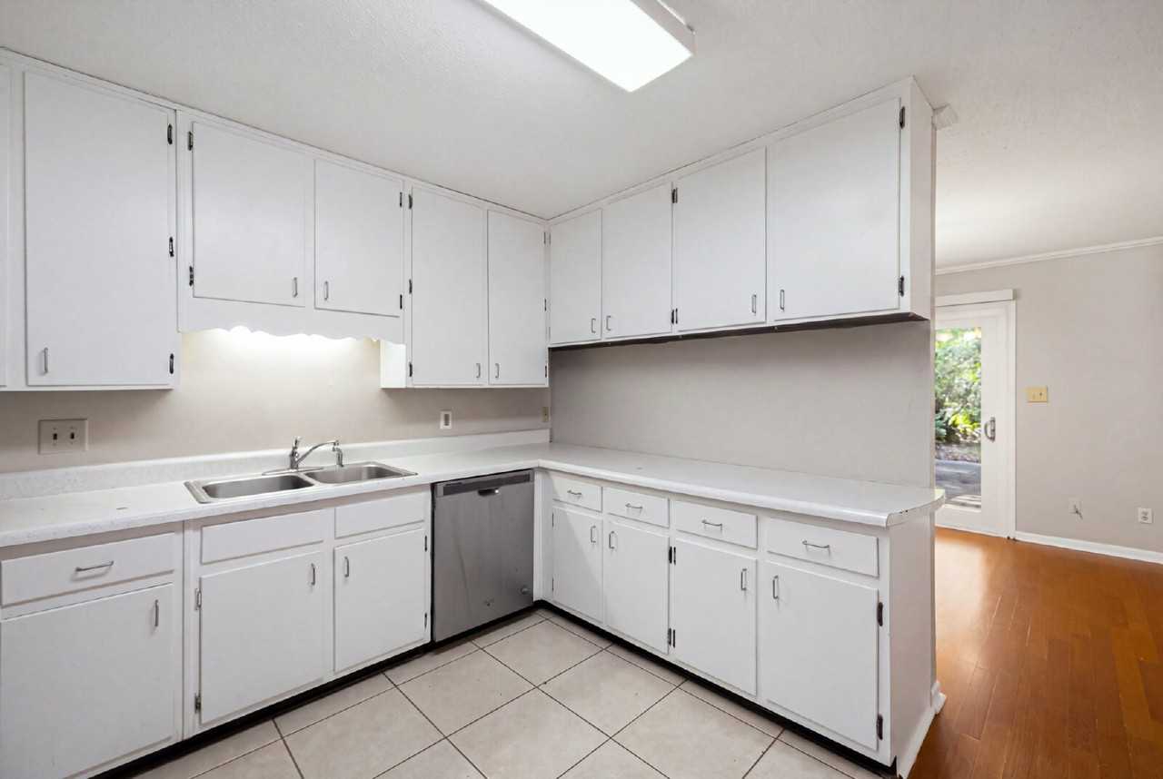 733 E College Ave - Photo 7 of 27