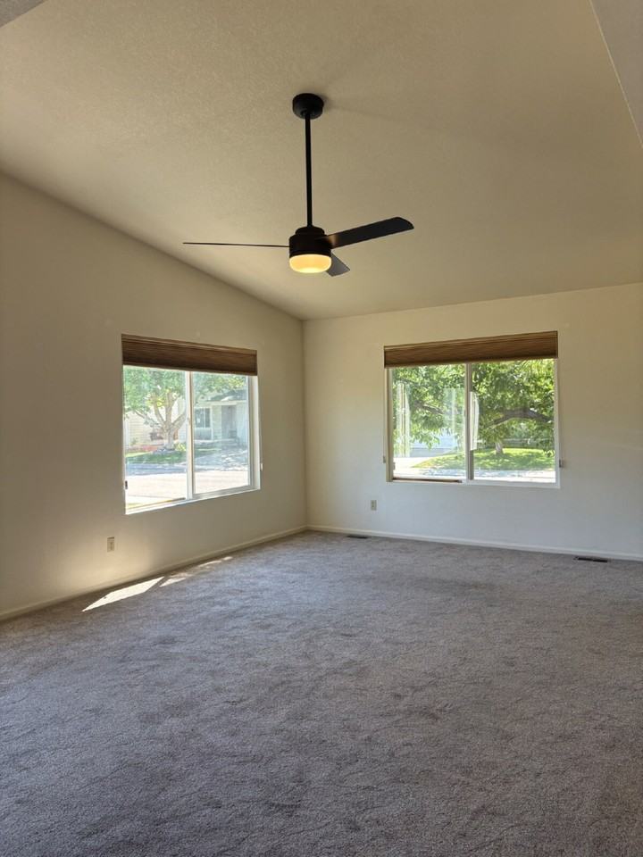 1370 Trail Ridge Rd - Photo 2 of 19