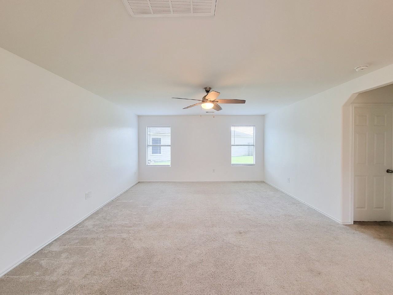 21382 Beacon Springs Ln - Photo 2 of 32