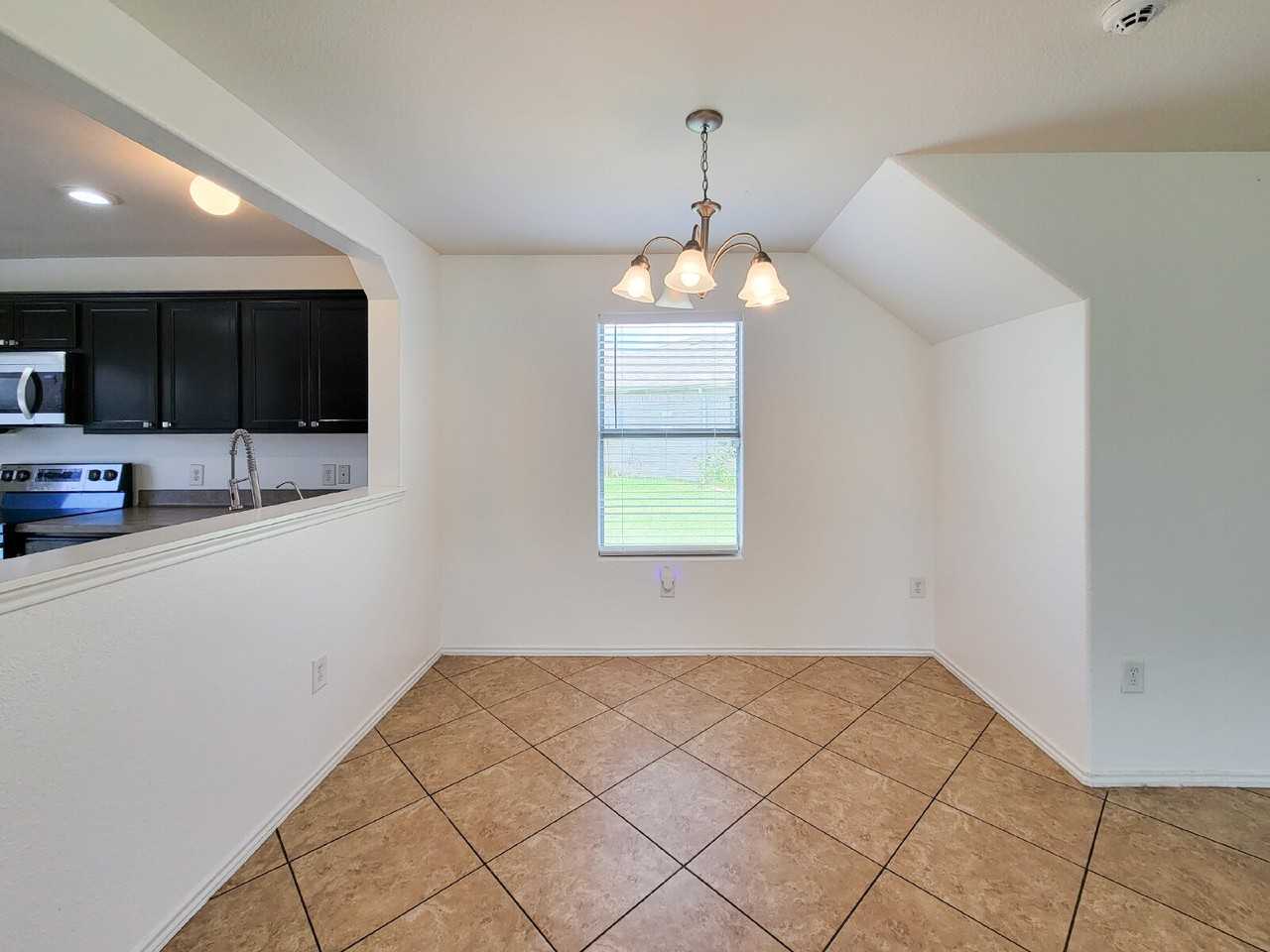 21382 Beacon Springs Ln - Photo 7 of 32