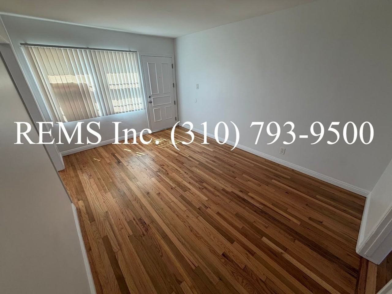 938 S Oak St #2 - Photo 3 of 13