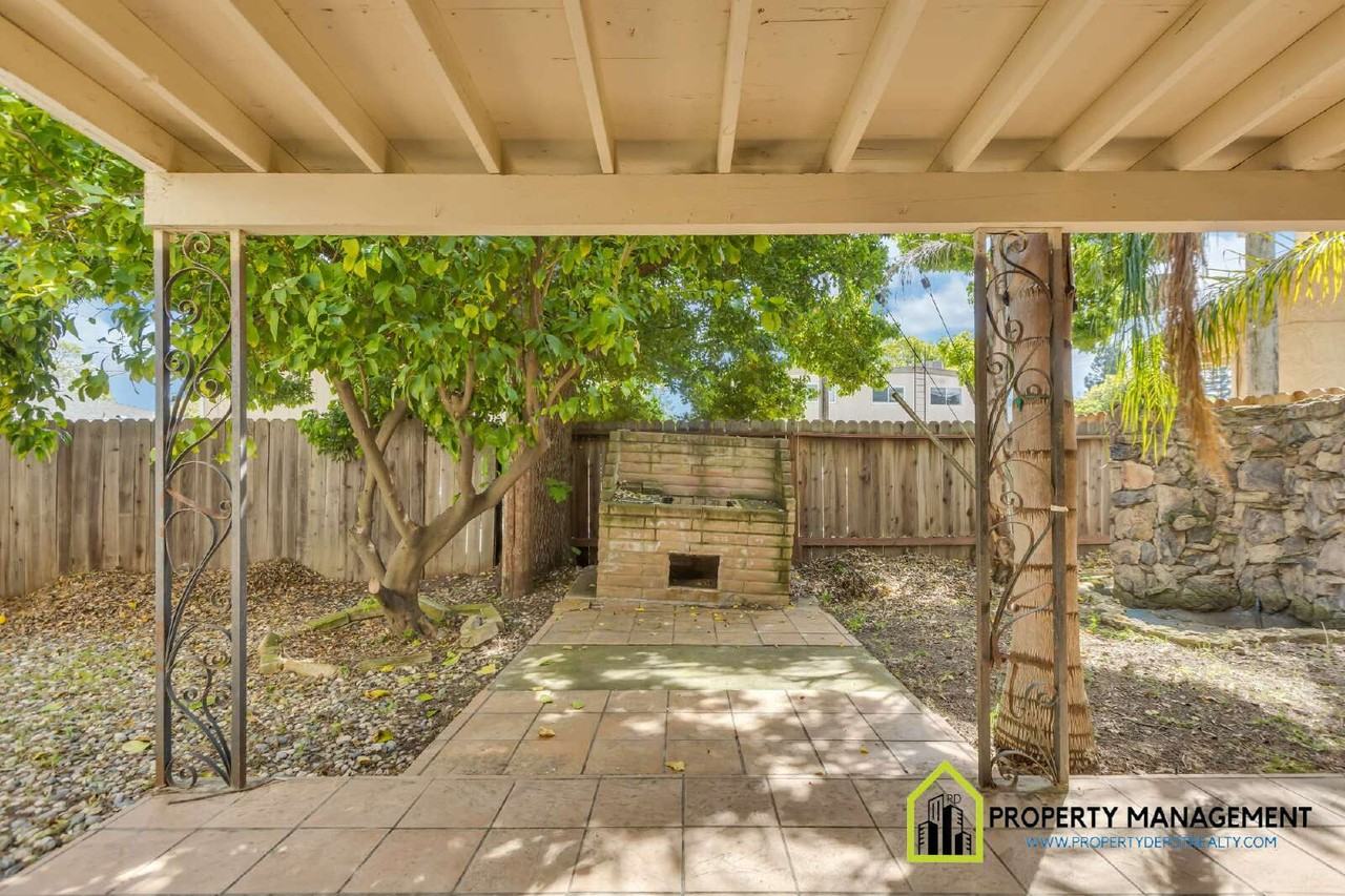5334 Karbet Way - Photo 6 of 44
