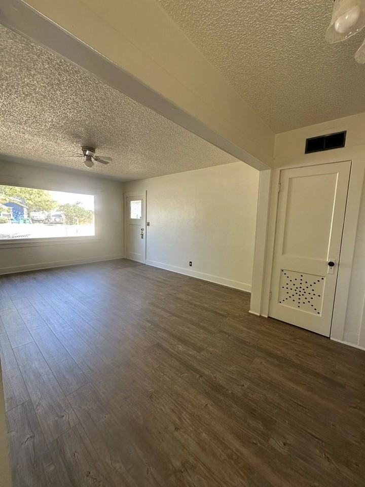 2024 Darrow Ave - Photo 5 of 20