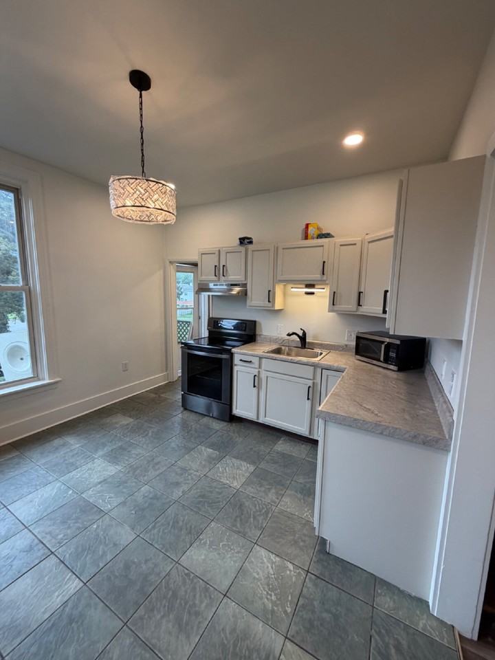 709 Main St - Photo 3 of 19