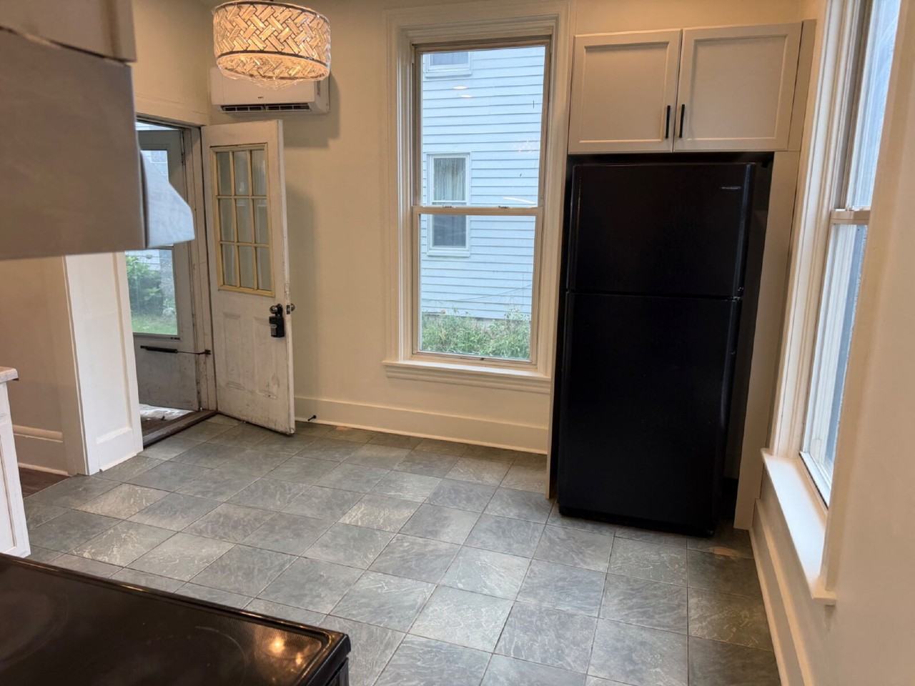 709 Main St - Photo 5 of 19
