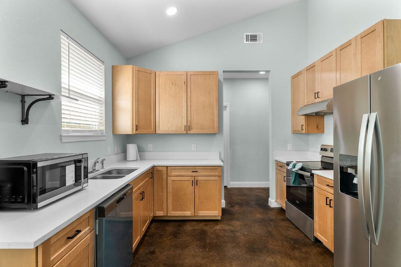 2100 Mcferrin Ave #B - Photo 5 of 12