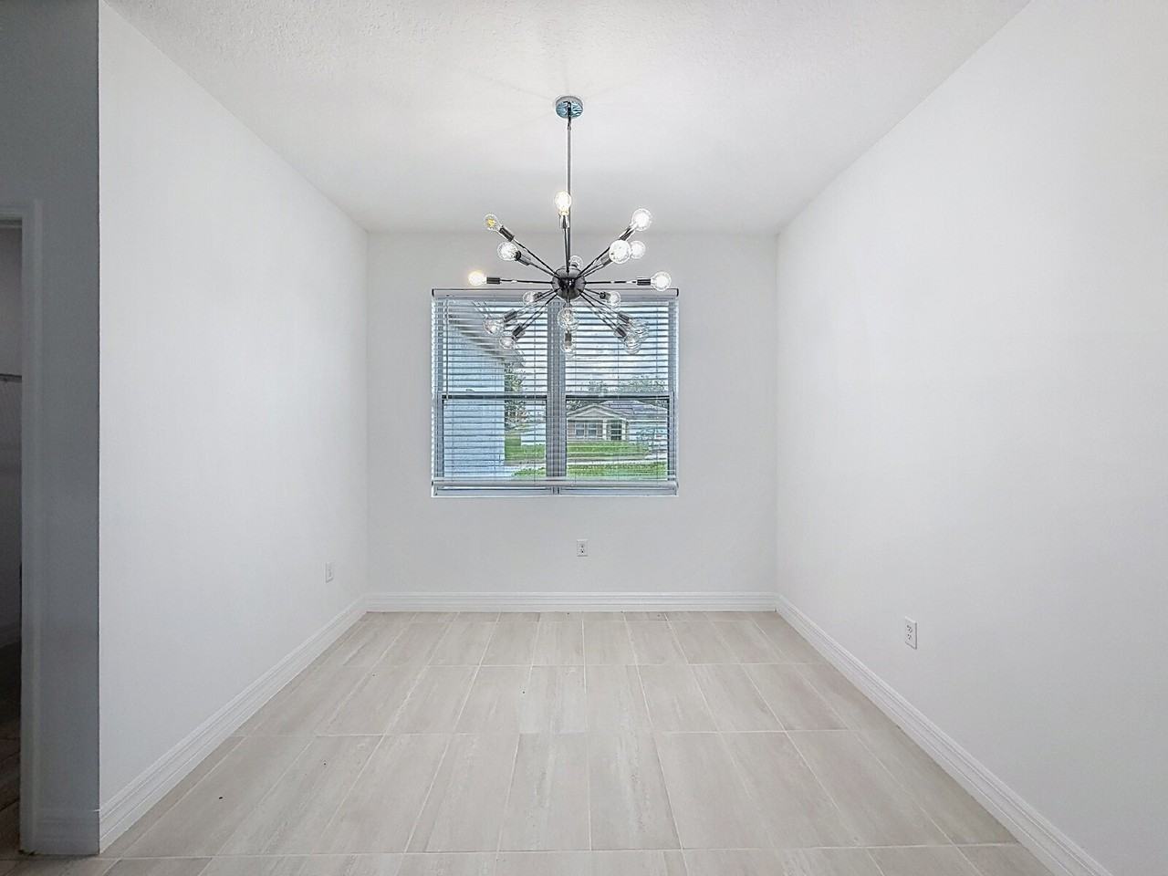 212 Grouper Ct - Photo 4 of 15
