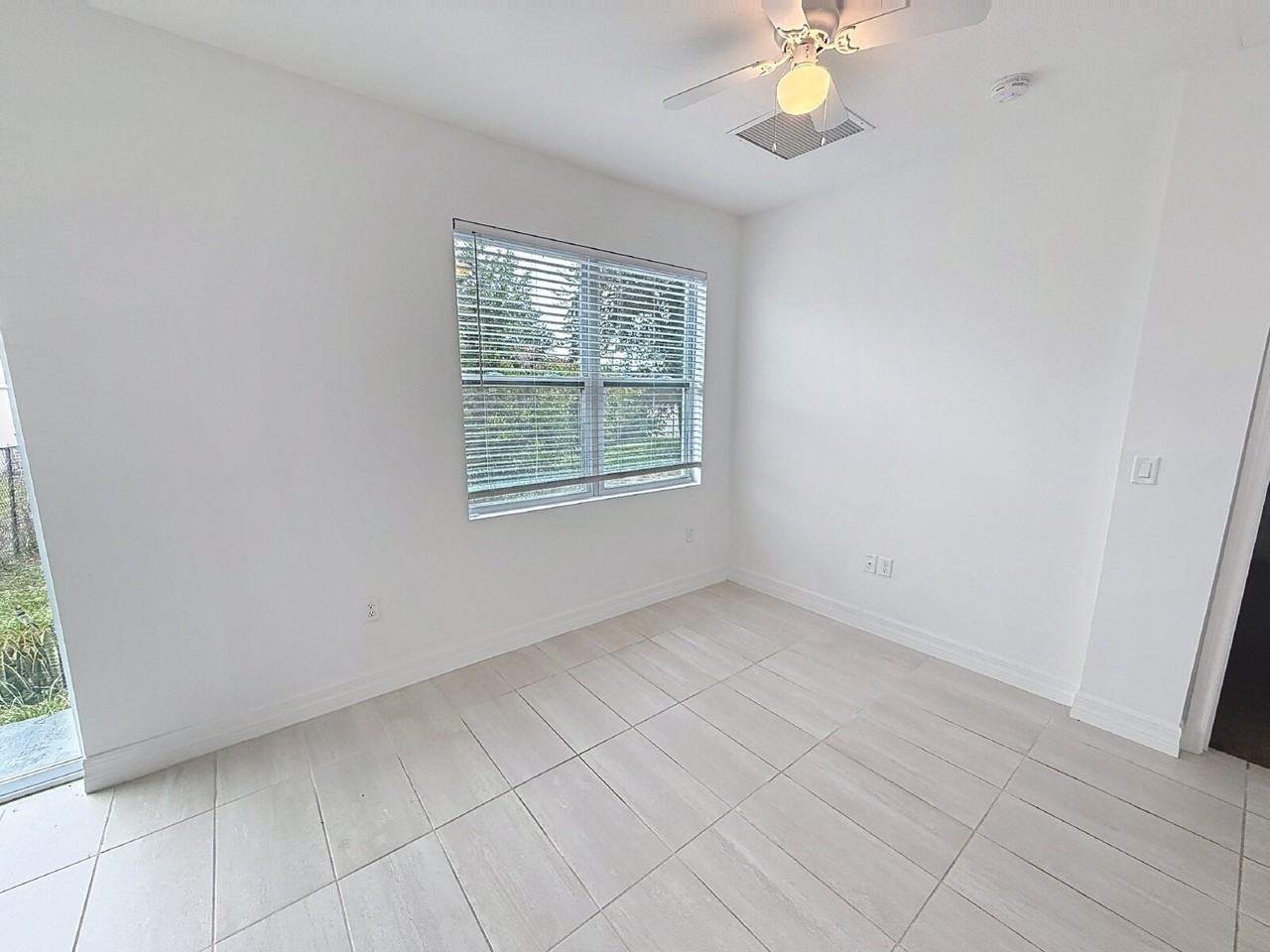 212 Grouper Ct - Photo 5 of 15