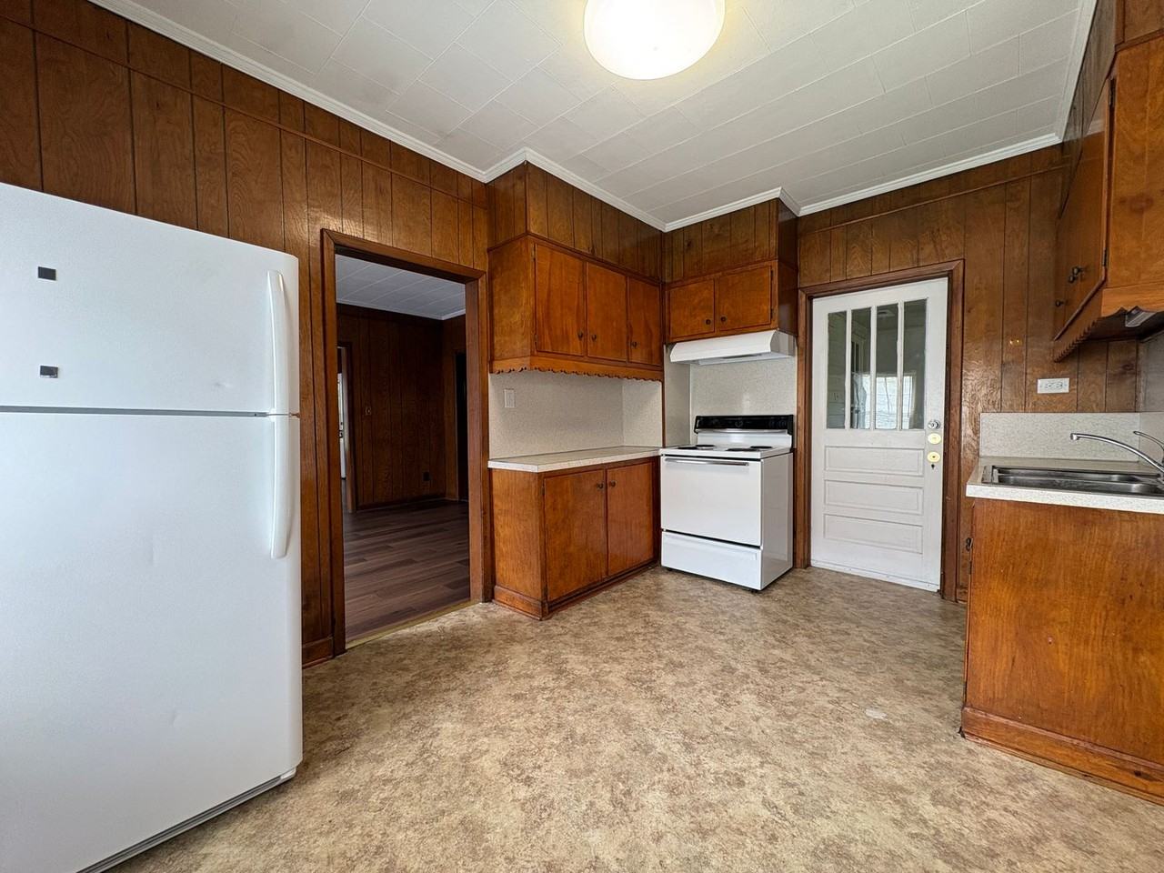 507 Irene St - Photo 5 of 12