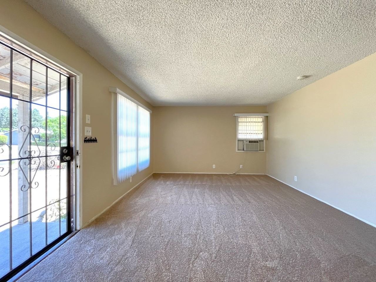 1240 Allen Ave - Photo 6 of 35