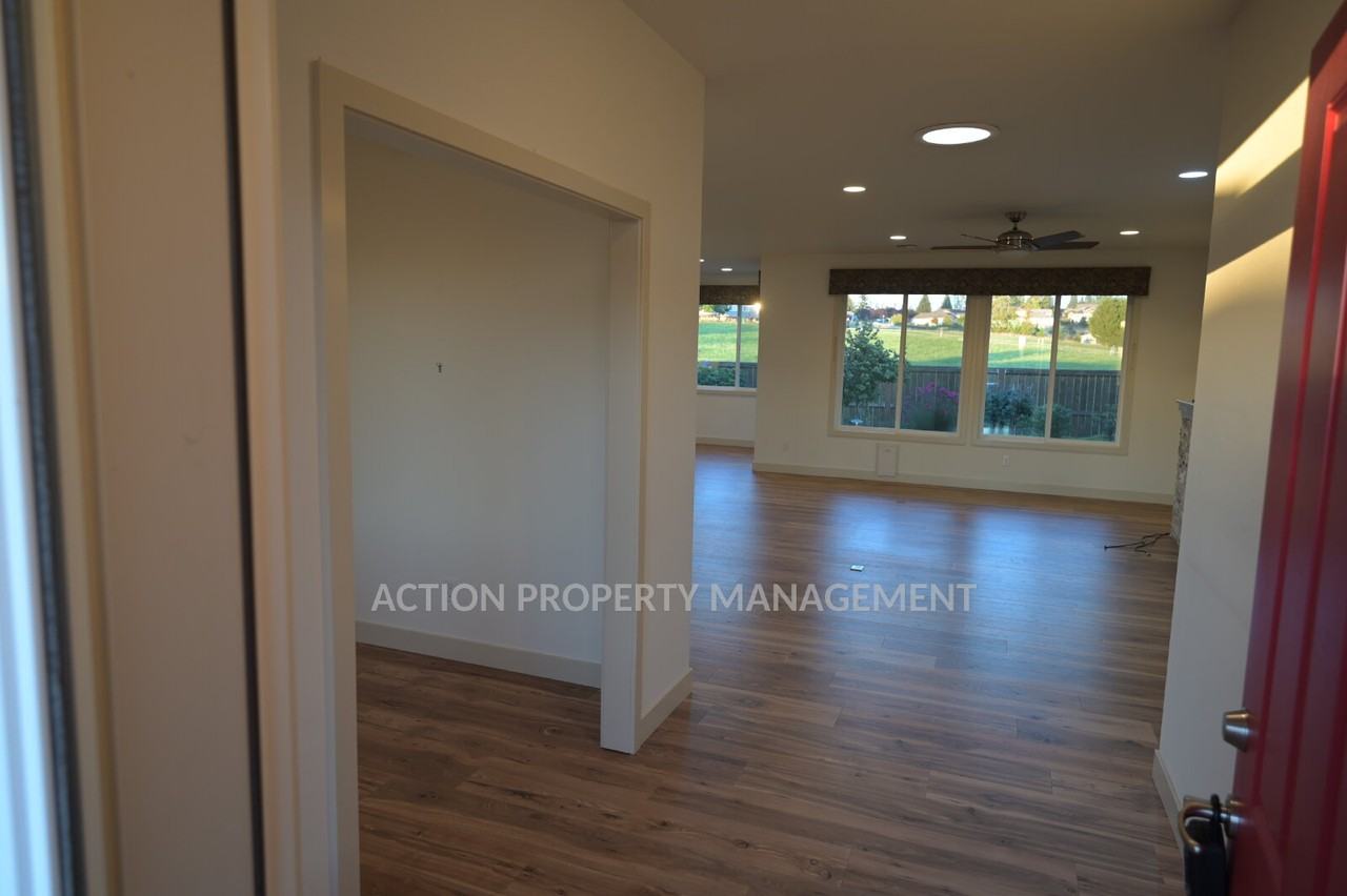 31 Lillian Ridge Dr - Photo 4 of 44