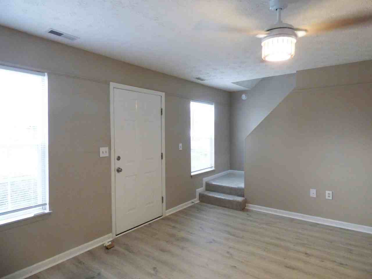 338 E Oak St - Photo 3 of 37