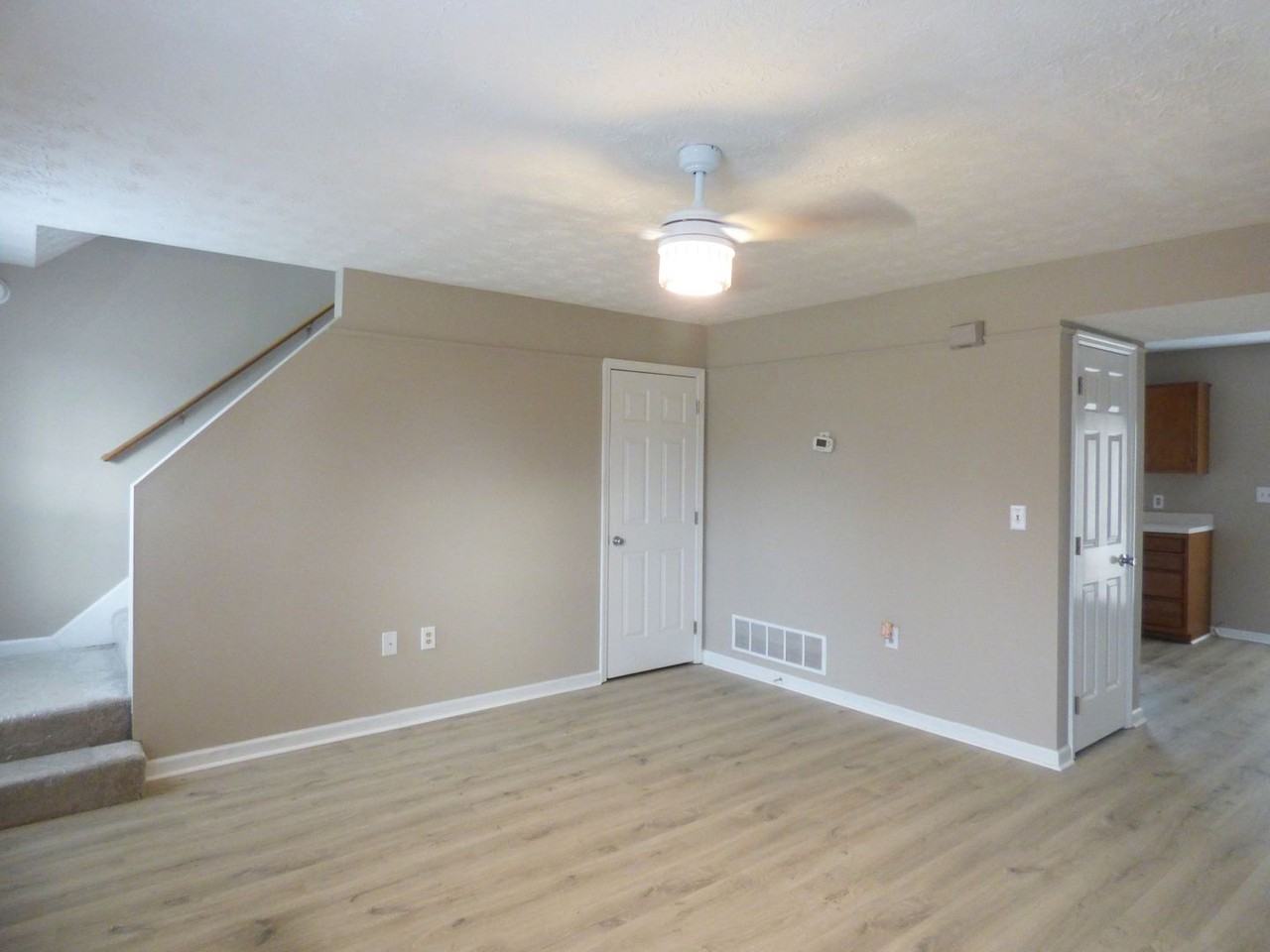 338 E Oak St - Photo 4 of 37
