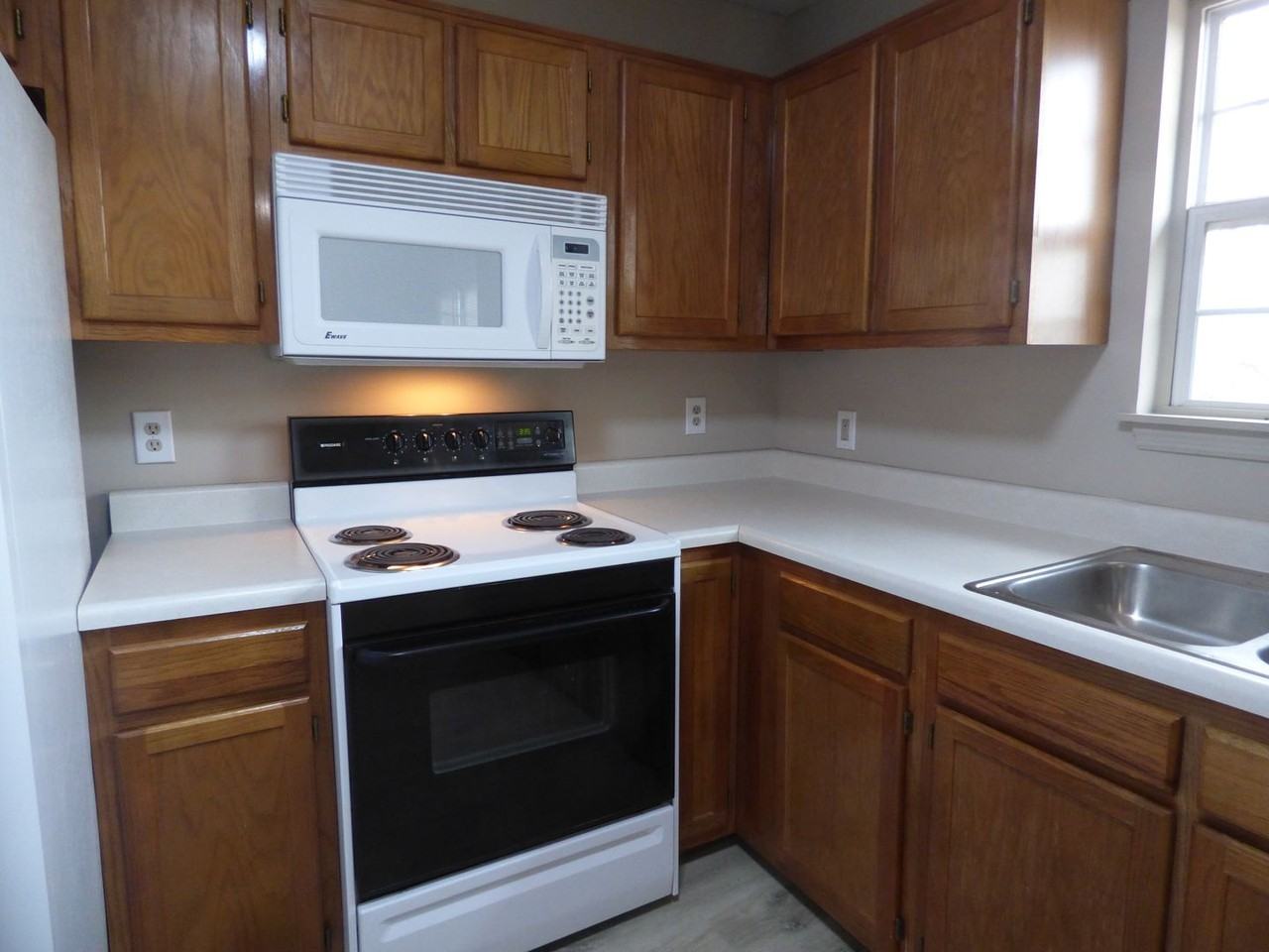 338 E Oak St - Photo 6 of 37