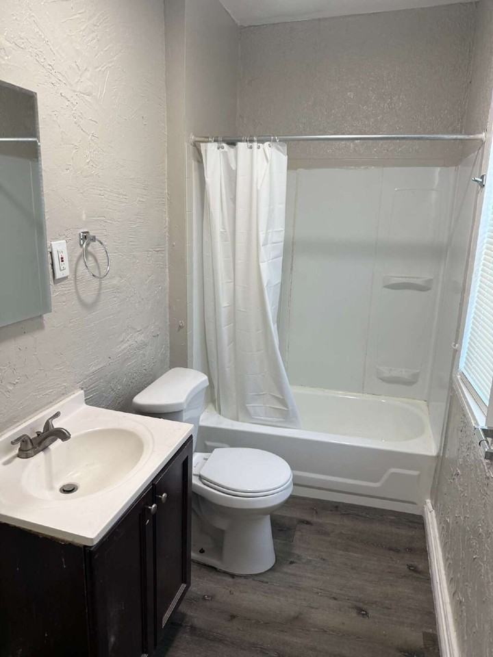1216 W Madison St - Photo 4 of 4