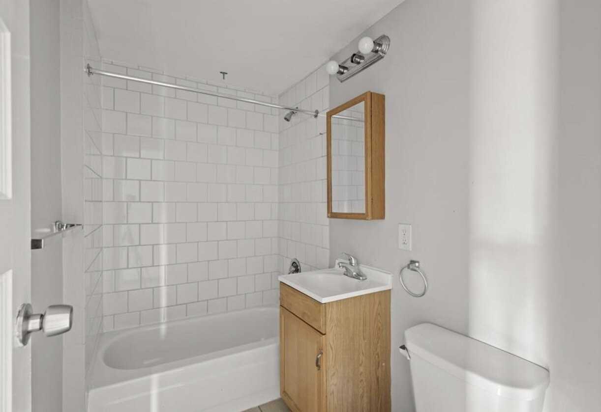 3400 Elliot Ave Apt 2 - Photo 5 of 16