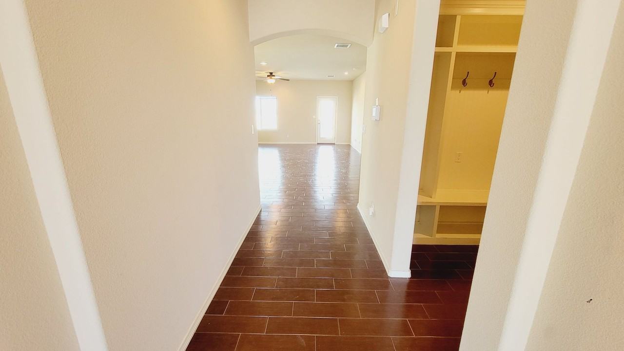 7453 Eagle Vista Dr - Photo 4 of 28