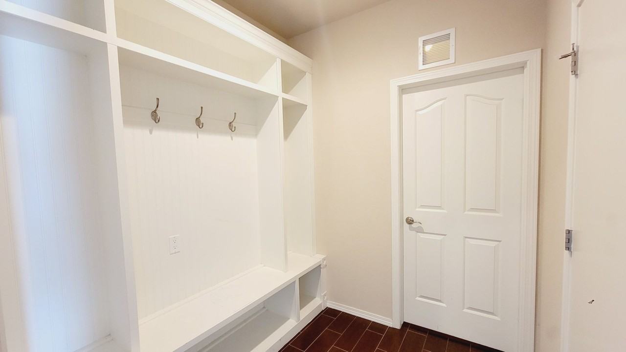 7453 Eagle Vista Dr - Photo 6 of 28