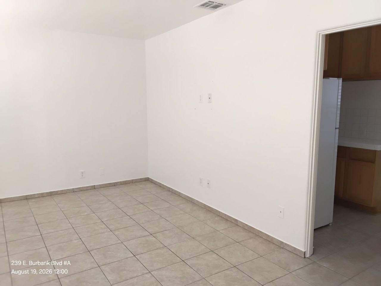 239 E Burbank Blvd - Photo 6 of 18