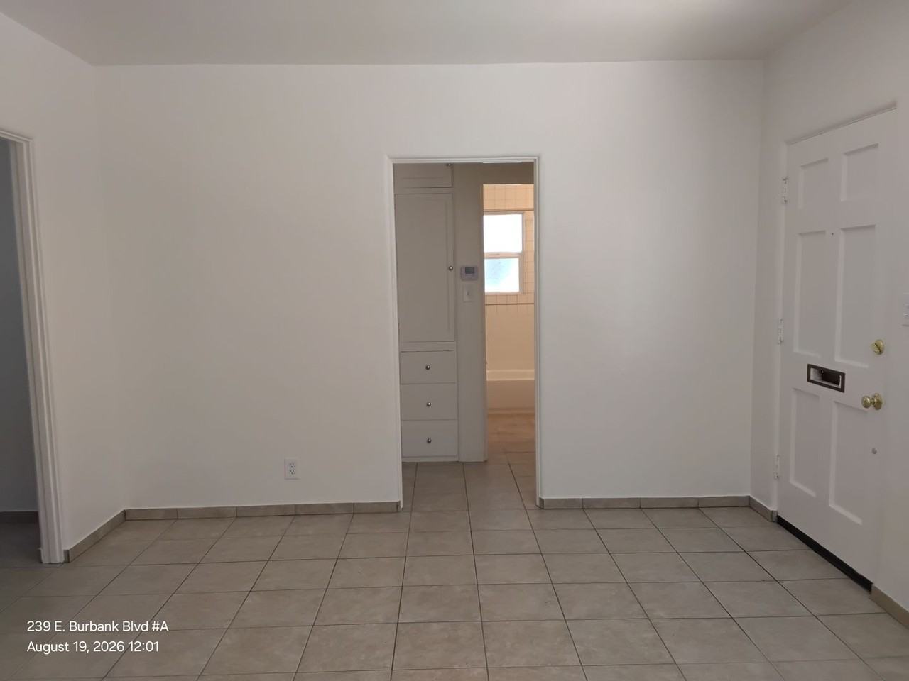 239 E Burbank Blvd - Photo 7 of 18