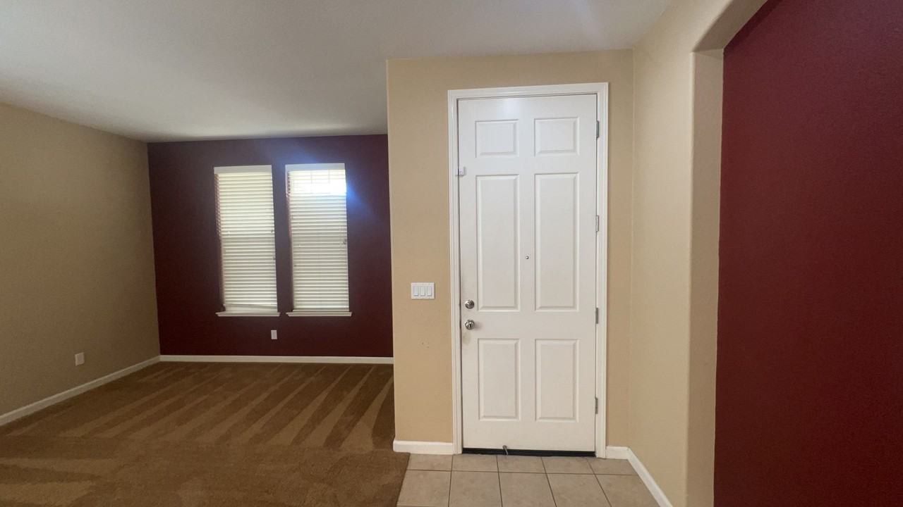 6598 Aggies Ct - Photo 3 of 25