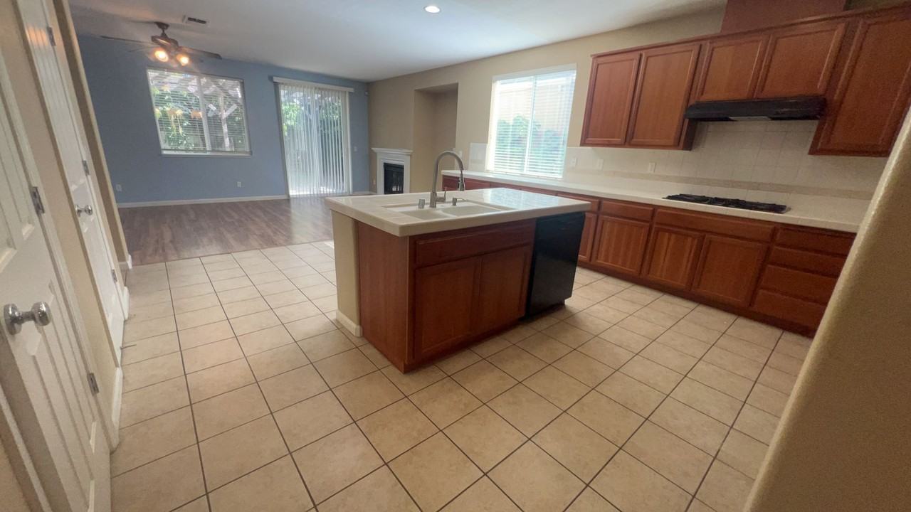 6598 Aggies Ct - Photo 7 of 25