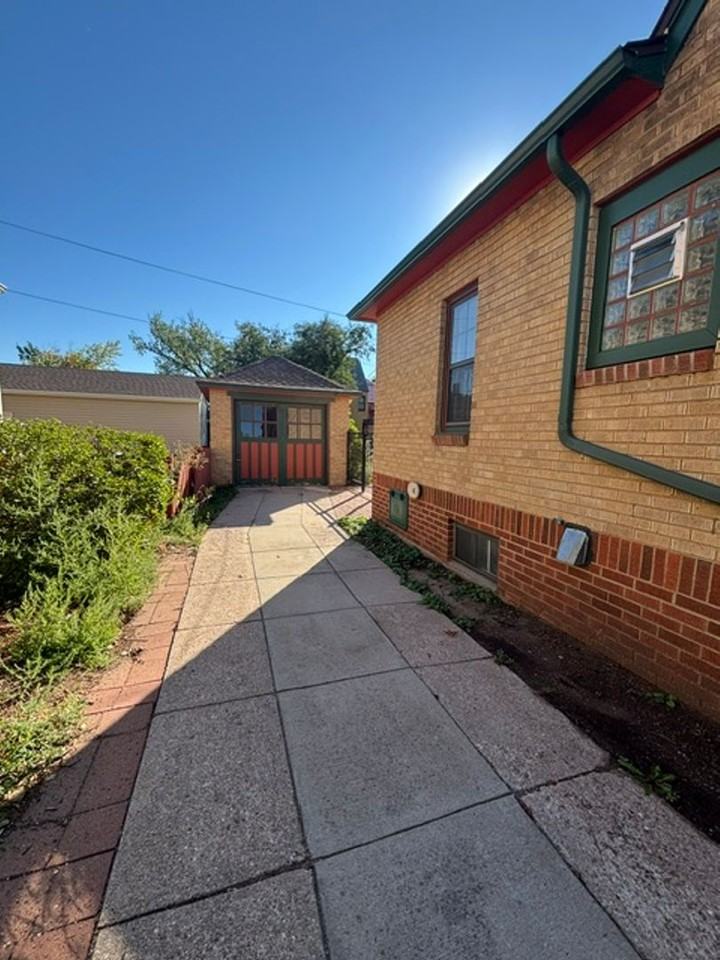 2817 Pioneer Ave - Photo 2 of 50