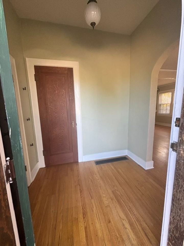 2817 Pioneer Ave - Photo 4 of 50