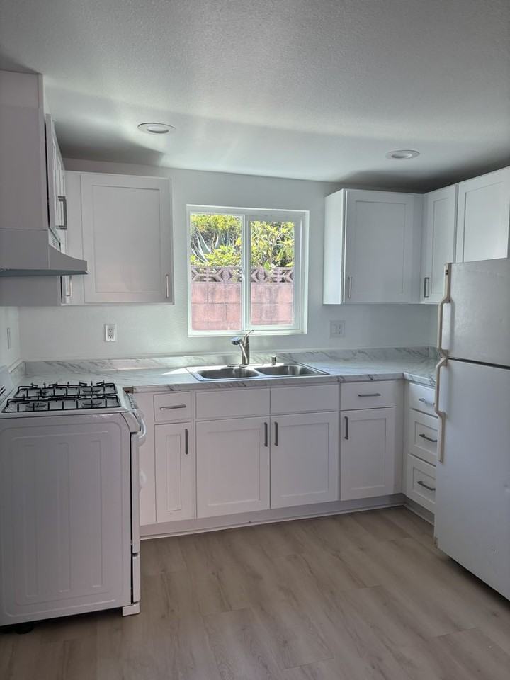 218 Oak St #B - Photo 4 of 7