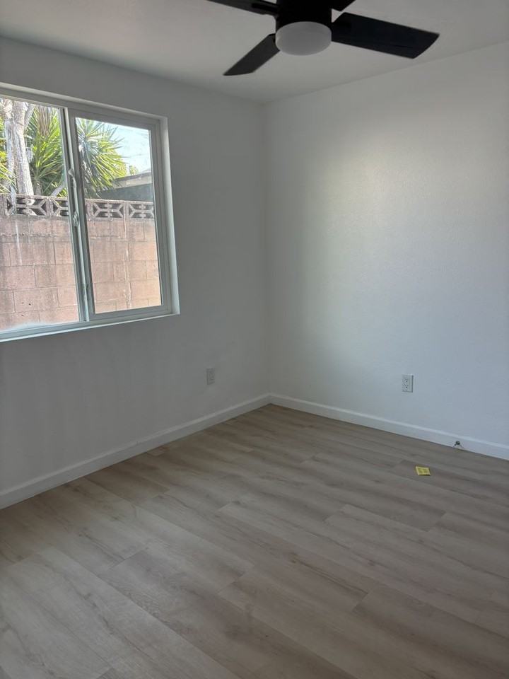 218 Oak St #B - Photo 5 of 7