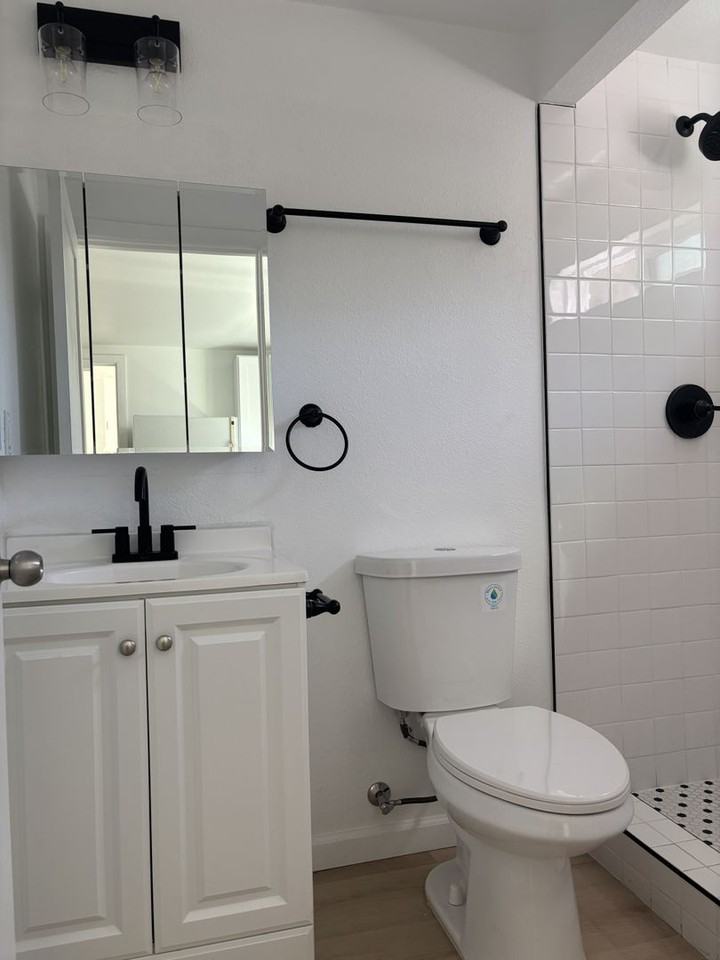 218 Oak St #B - Photo 6 of 7