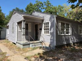 featured image of 2726 Lakehurst Ave