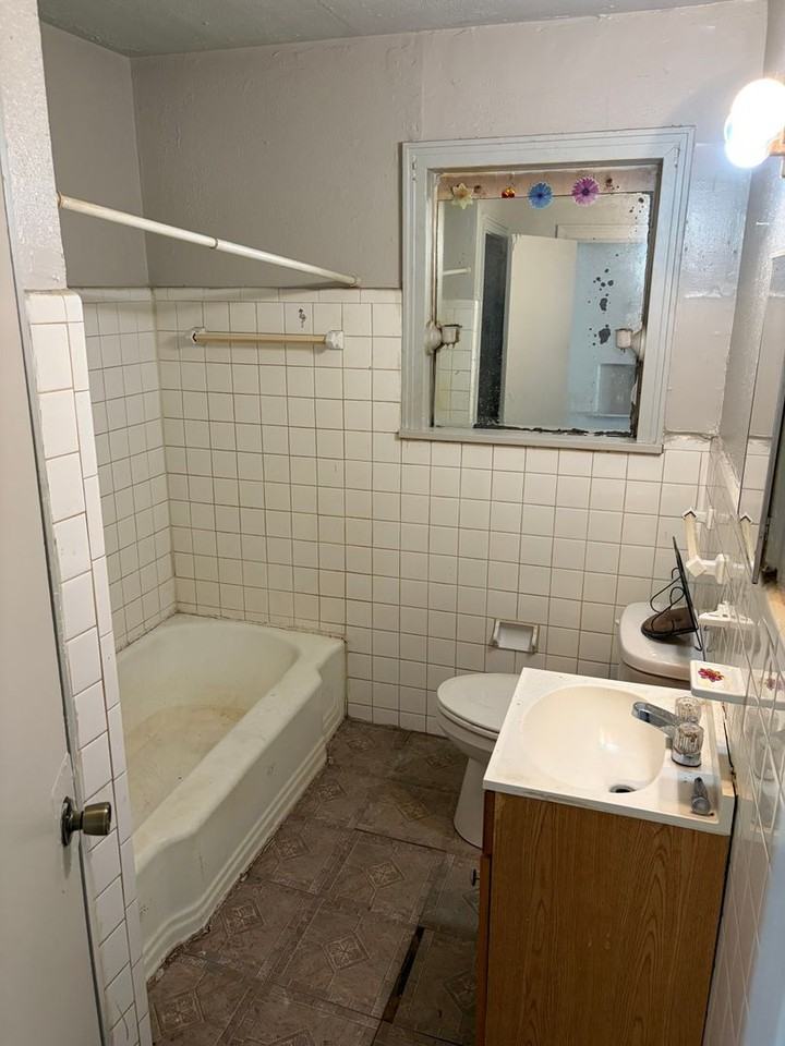 2726 Lakehurst Ave - Photo 7 of 9
