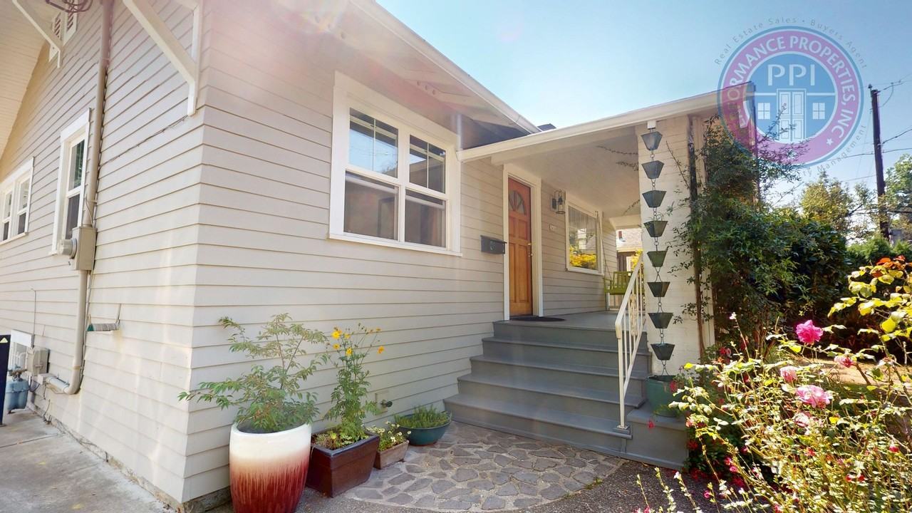 2626 Se 64th Ave - Photo 4 of 33