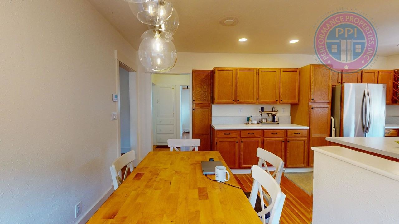 2626 Se 64th Ave - Photo 7 of 33