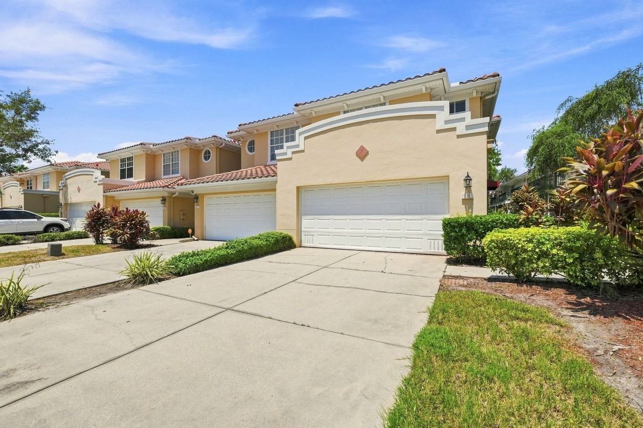 133 Valencia Cir - Photo 2 of 48