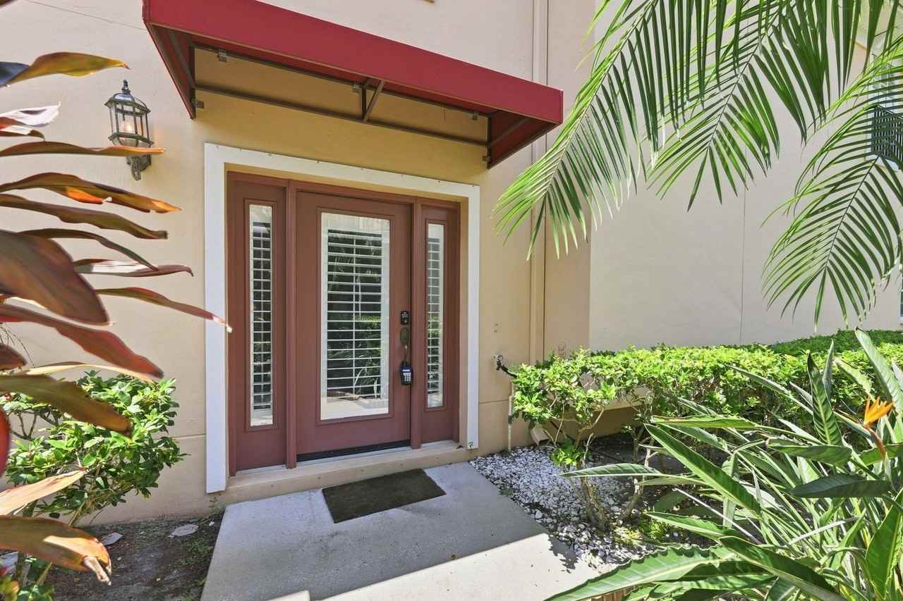 133 Valencia Cir - Photo 3 of 48