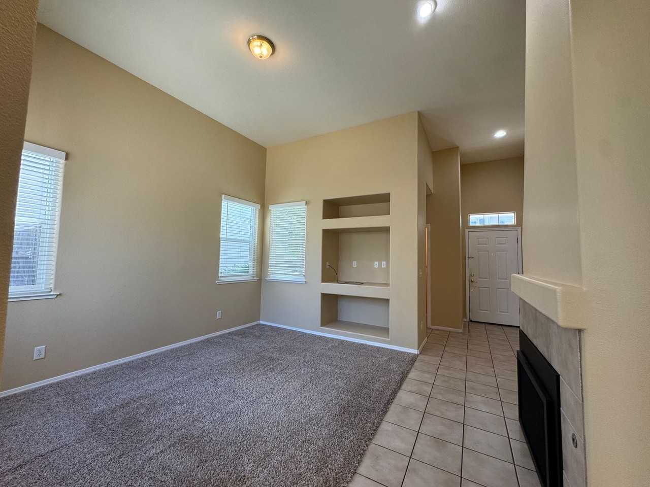 747 W Siena Ln - Photo 3 of 23