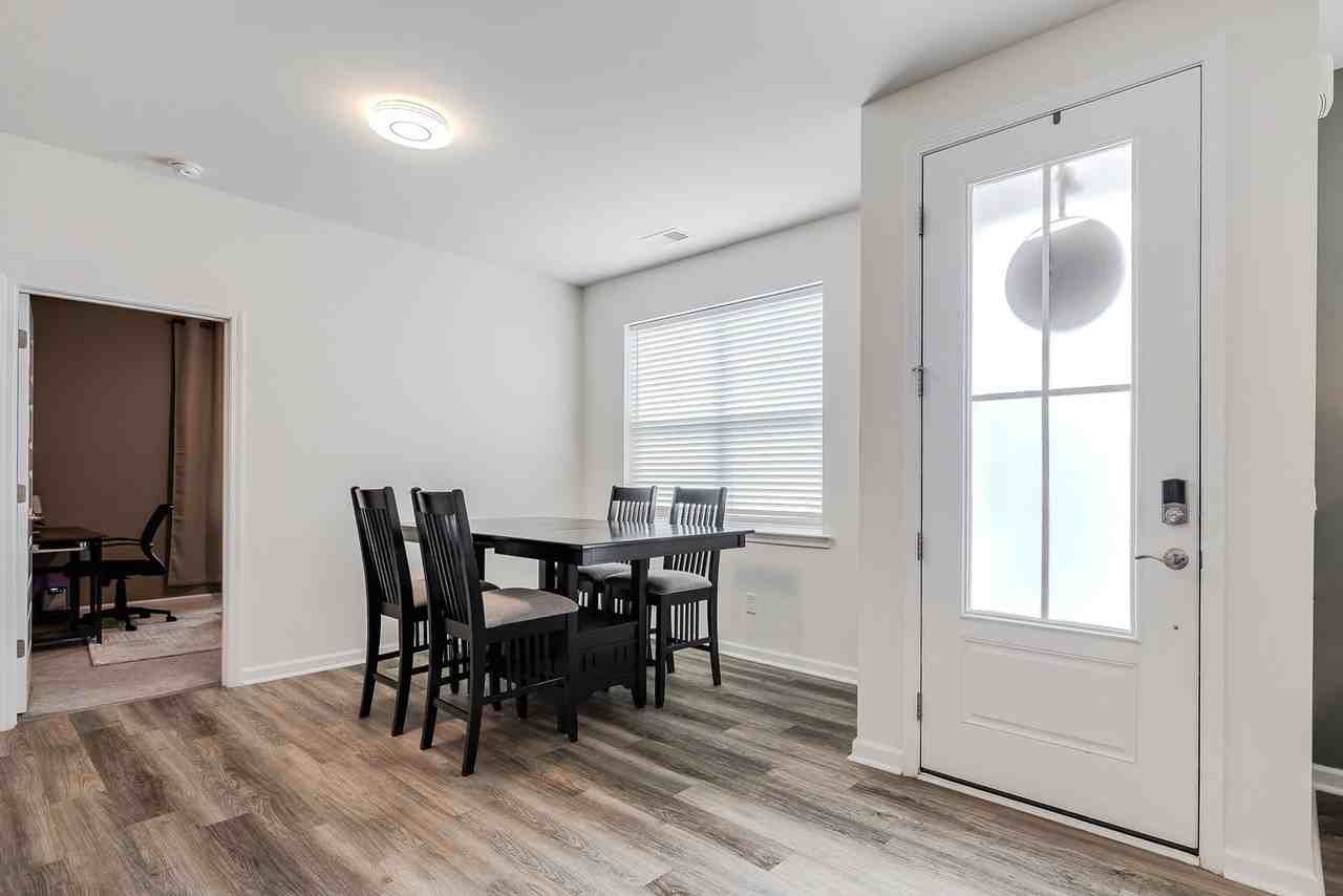 161 Holloway Hl - Photo 5 of 35