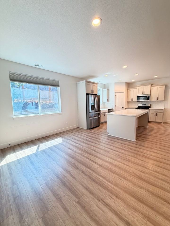 3481 Snowberry Rd - Photo 4 of 27