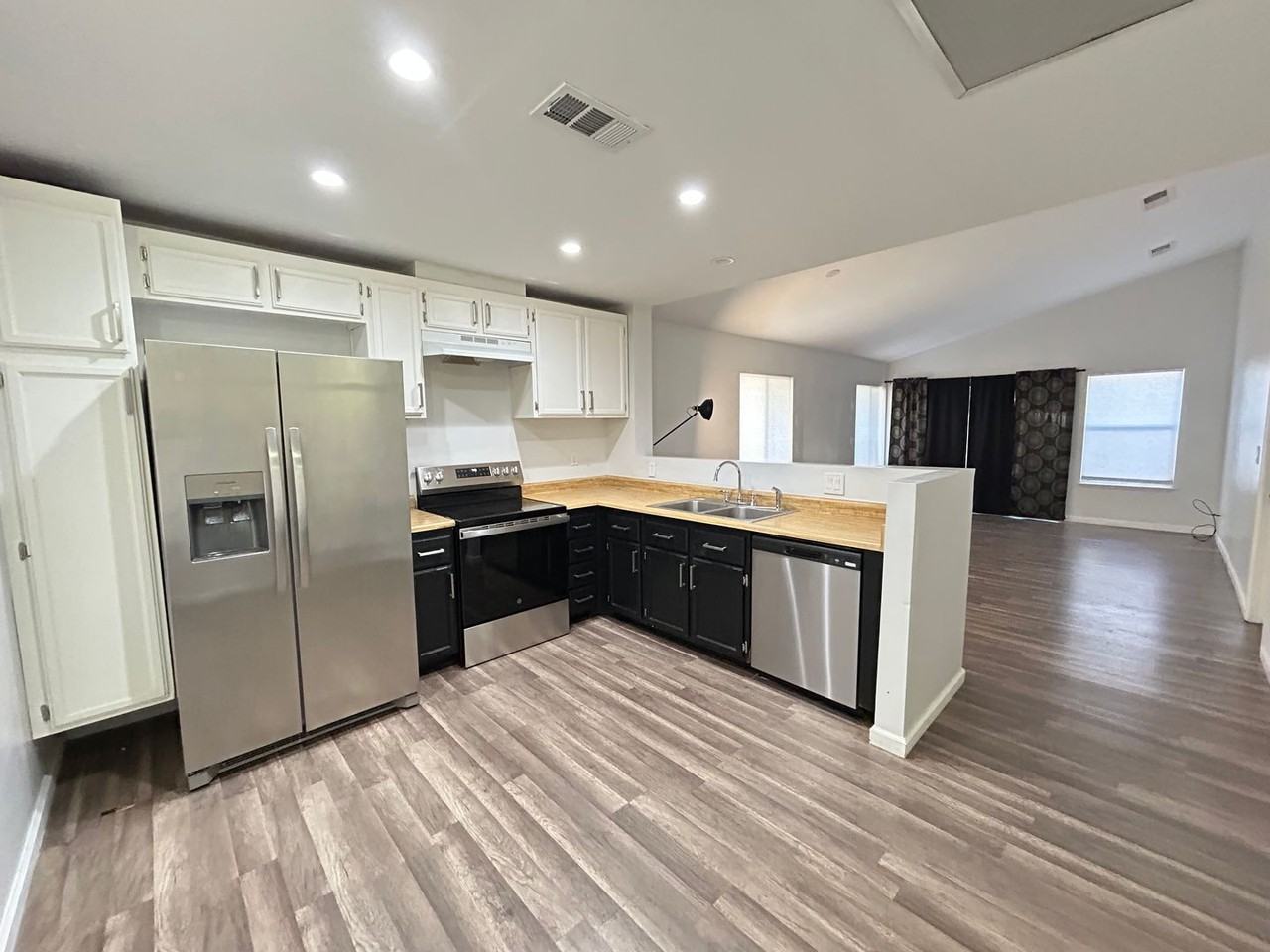 7135 Shadow Crest Dr - Photo 2 of 16